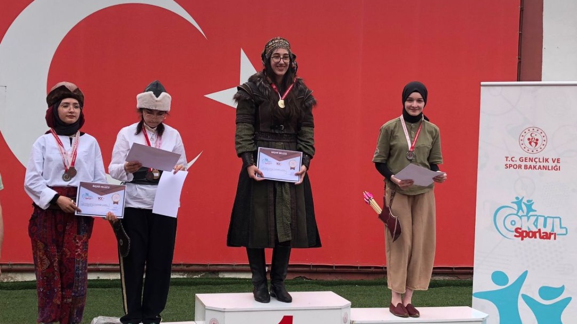  Öğrencimiz Büşra BACAN Okul Sporlarında Bölge Şampiyonu oldu